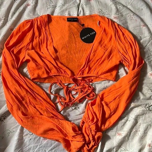 White Fox Long Sleeve Crop Top - Picture 1 of 5